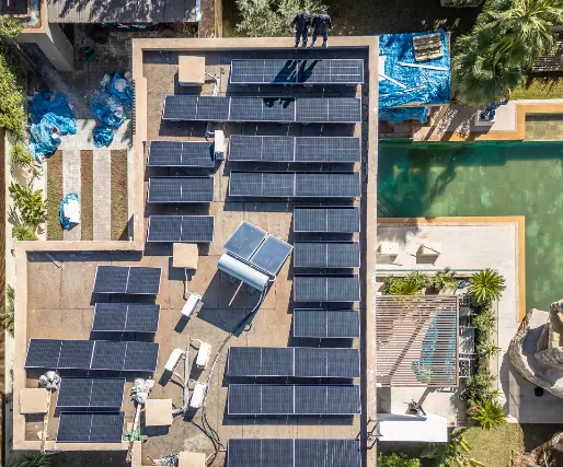 Installation solaire aérienne sur villa avec piscine à Marrakech